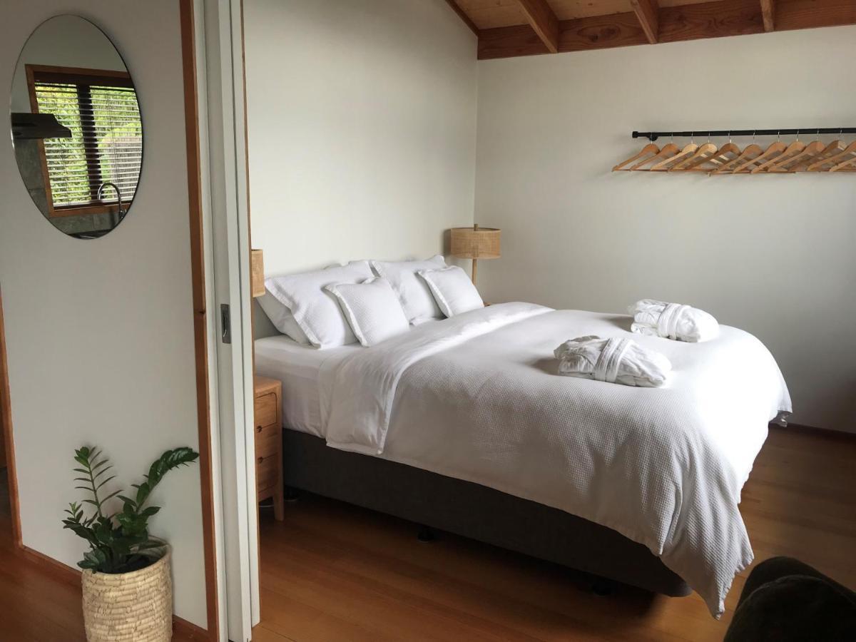 Adrift In Golden Bay- Absolute Beachfront Villas (Adults Only) Collingwood Exteriör bild