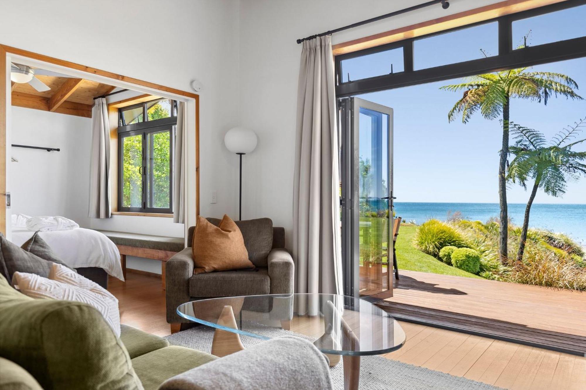 Adrift In Golden Bay- Absolute Beachfront Villas (Adults Only) Collingwood Exteriör bild