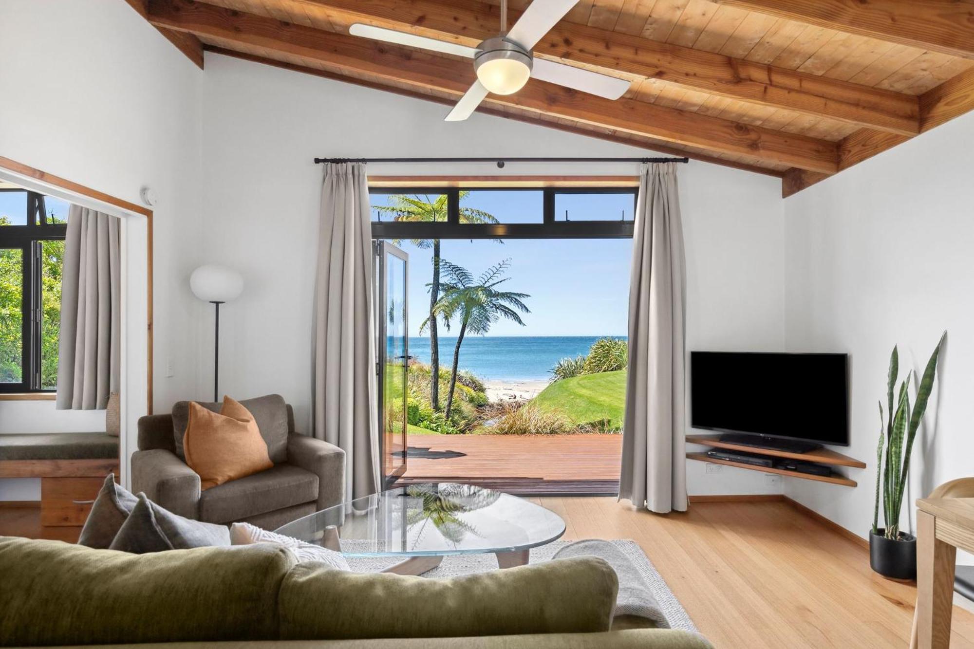 Adrift In Golden Bay- Absolute Beachfront Villas (Adults Only) Collingwood Exteriör bild