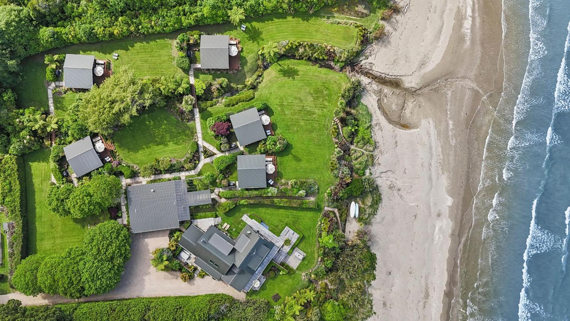 Adrift In Golden Bay- Absolute Beachfront Villas (Adults Only) Collingwood Exteriör bild