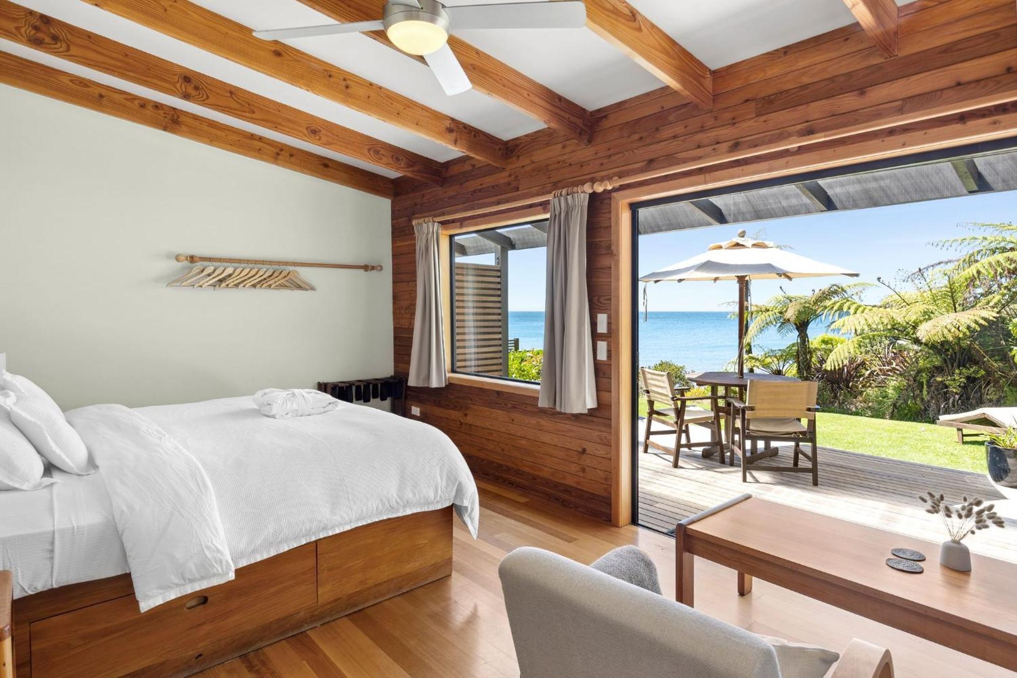 Adrift In Golden Bay- Absolute Beachfront Villas (Adults Only) Collingwood Exteriör bild