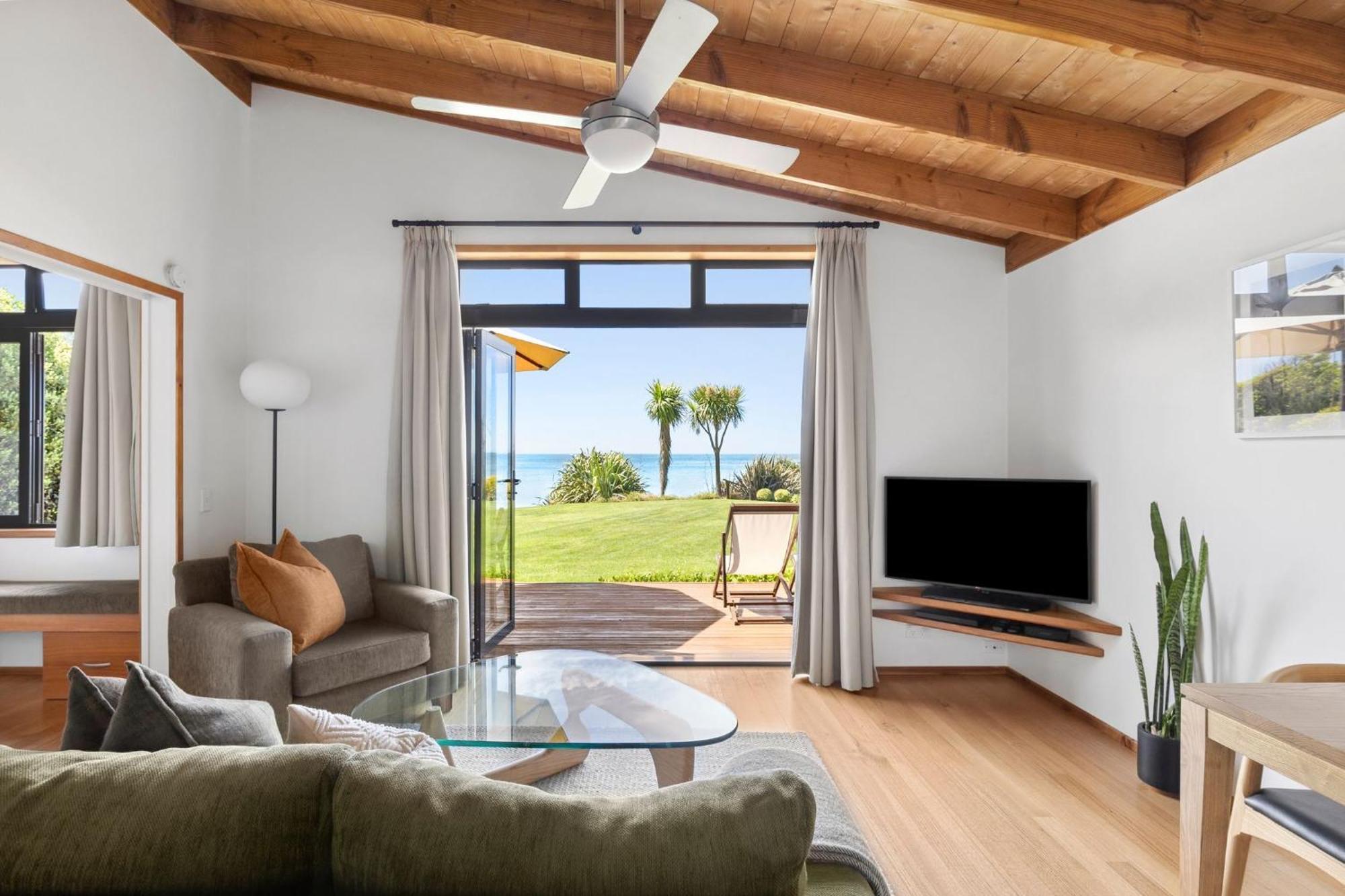 Adrift In Golden Bay- Absolute Beachfront Villas (Adults Only) Collingwood Exteriör bild