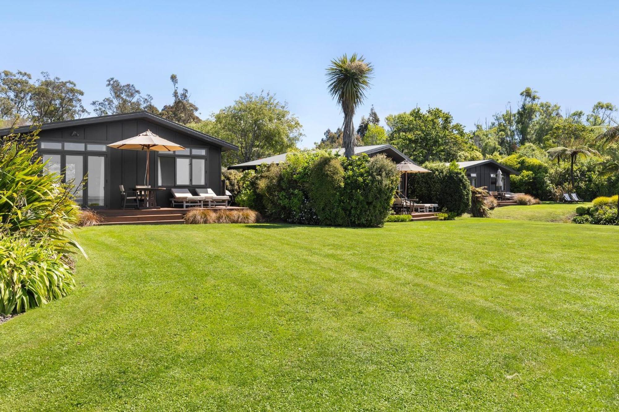 Adrift In Golden Bay- Absolute Beachfront Villas (Adults Only) Collingwood Exteriör bild