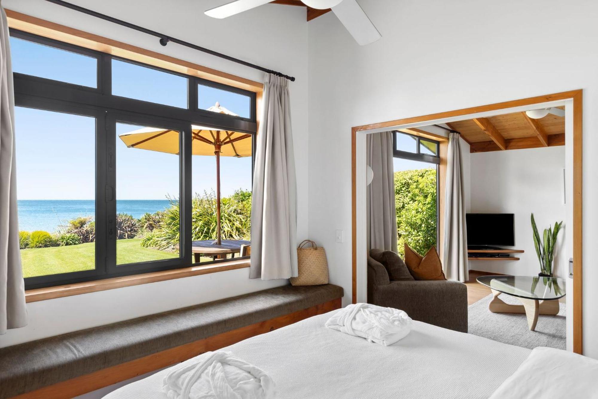 Adrift In Golden Bay- Absolute Beachfront Villas (Adults Only) Collingwood Exteriör bild